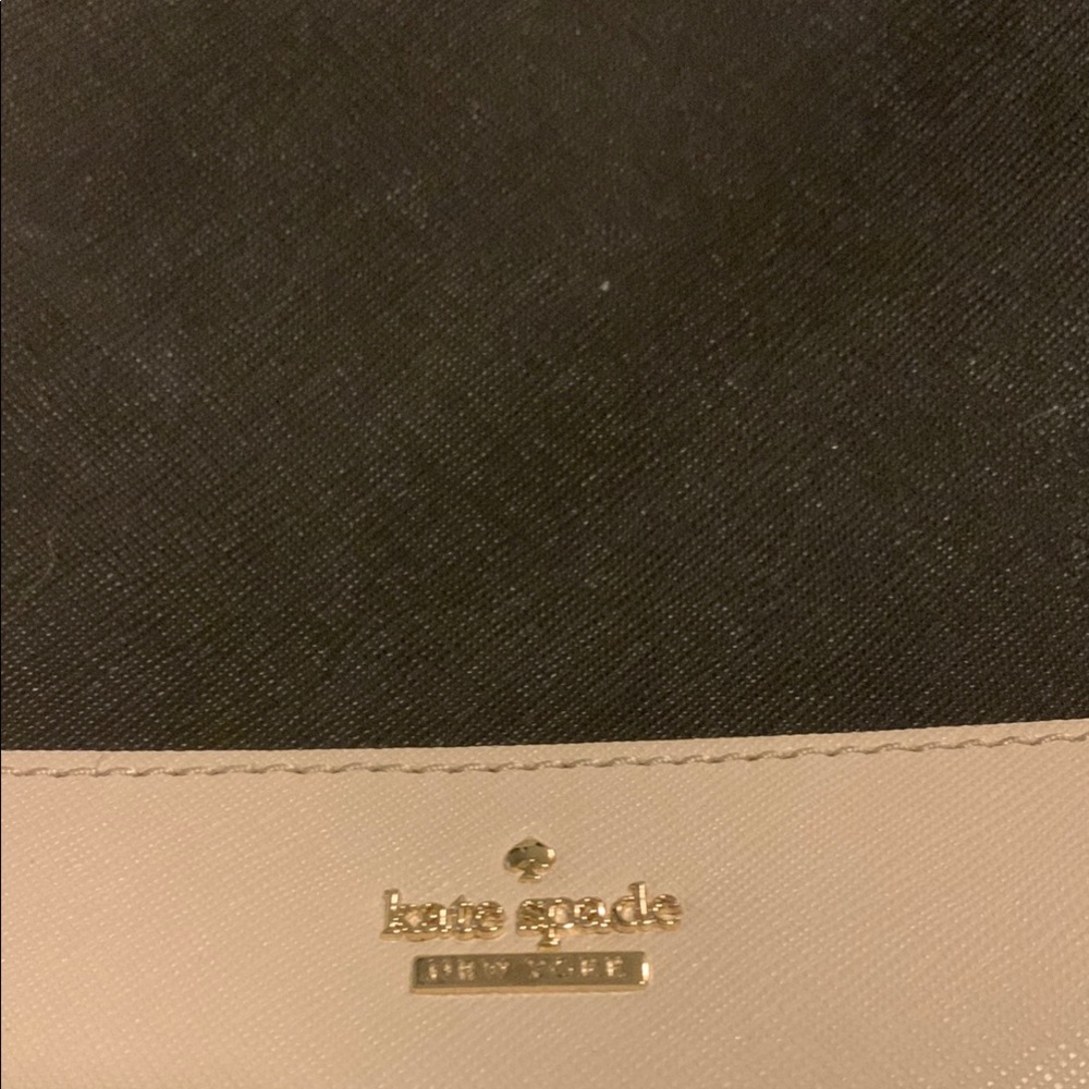 Kate Spade Black and Cream Crossbody Bag with Minimalist Design - Picture 2 of 5